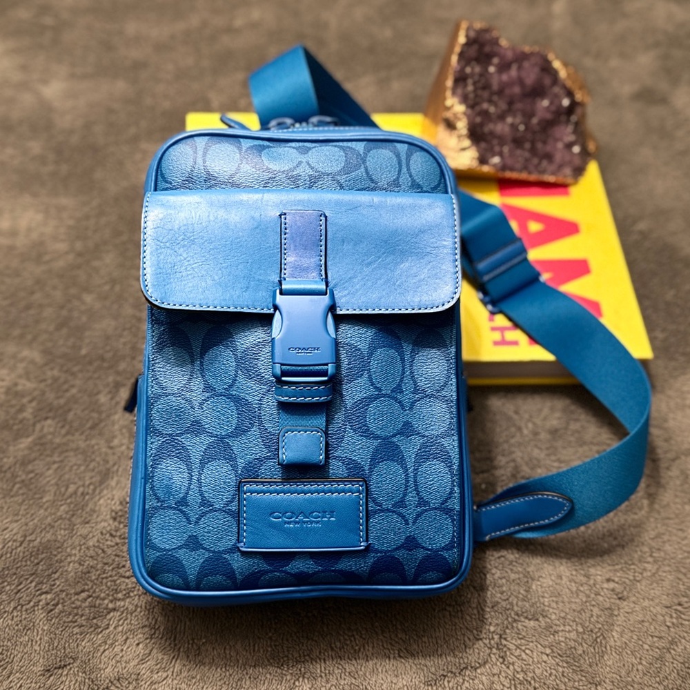 Coach beautiful cross back 09/10